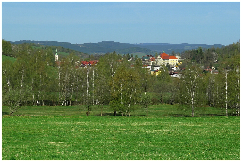 Kašp. Hory, stará škola = největší stavba (vyjma hradu)