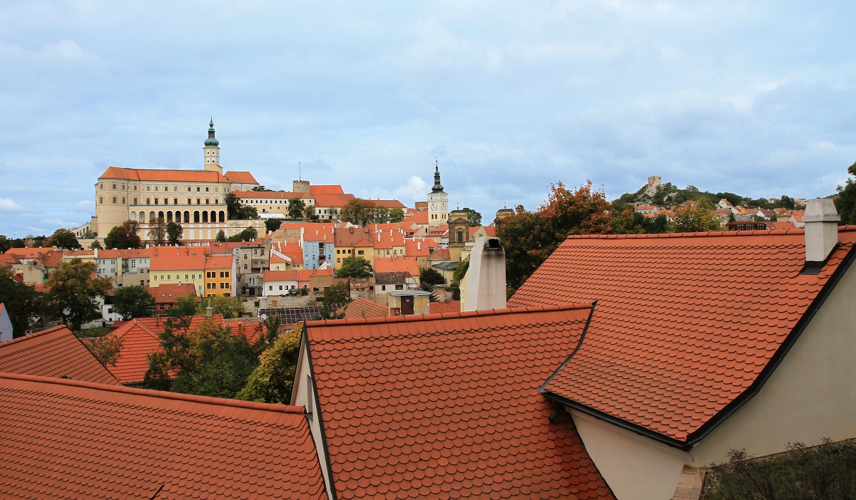 1./ MIKULOV - zámek a střechy