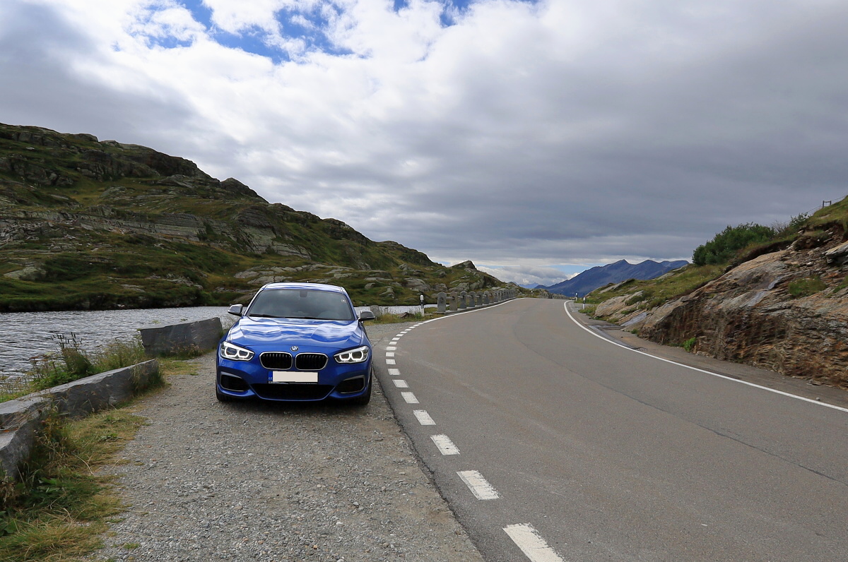 BMW M1 40i xDrive