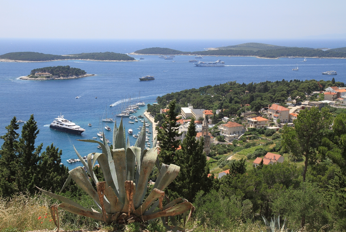 Pohled z pevnosti na přístav Hvar