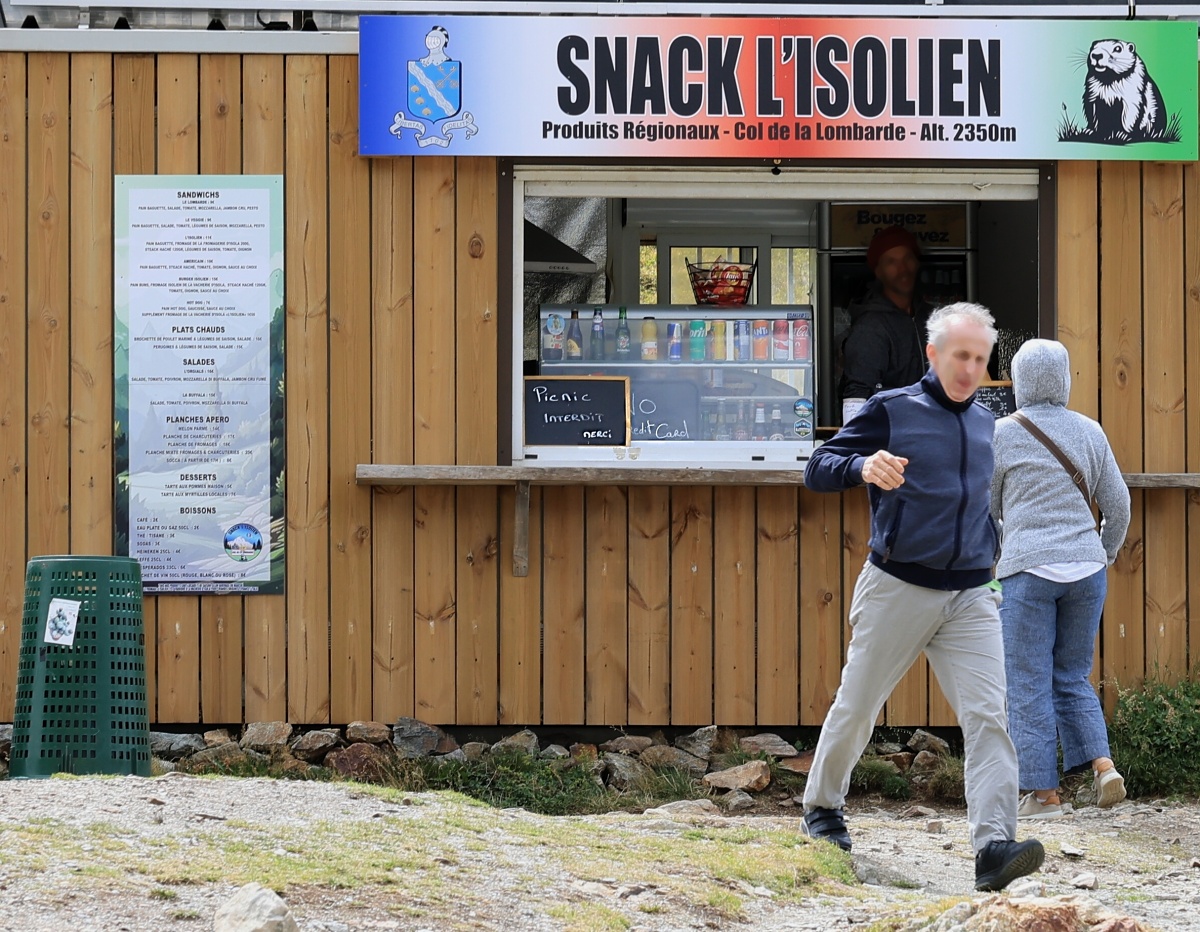 Platební karty nebereme, piknik nepodporujeme.