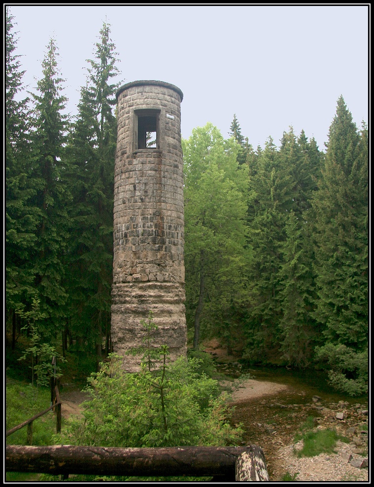 Šoupátková věž, značná část hráze odplavena